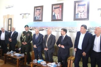 مندوبا عن الملك وولي العهد.. العيسوي يعزي أيوب والعربيات وباتر وكنعان ولوكاشة