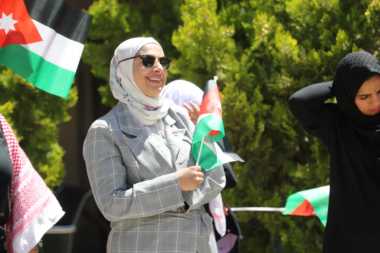 موظفو الأسواق الحرة الأردنية يحتفلون بعيد الاستقلال الـ80