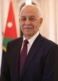 العيسوي ينقل تمنيات الملك وولي العهد بالشفاء للنائب السابق الغويري