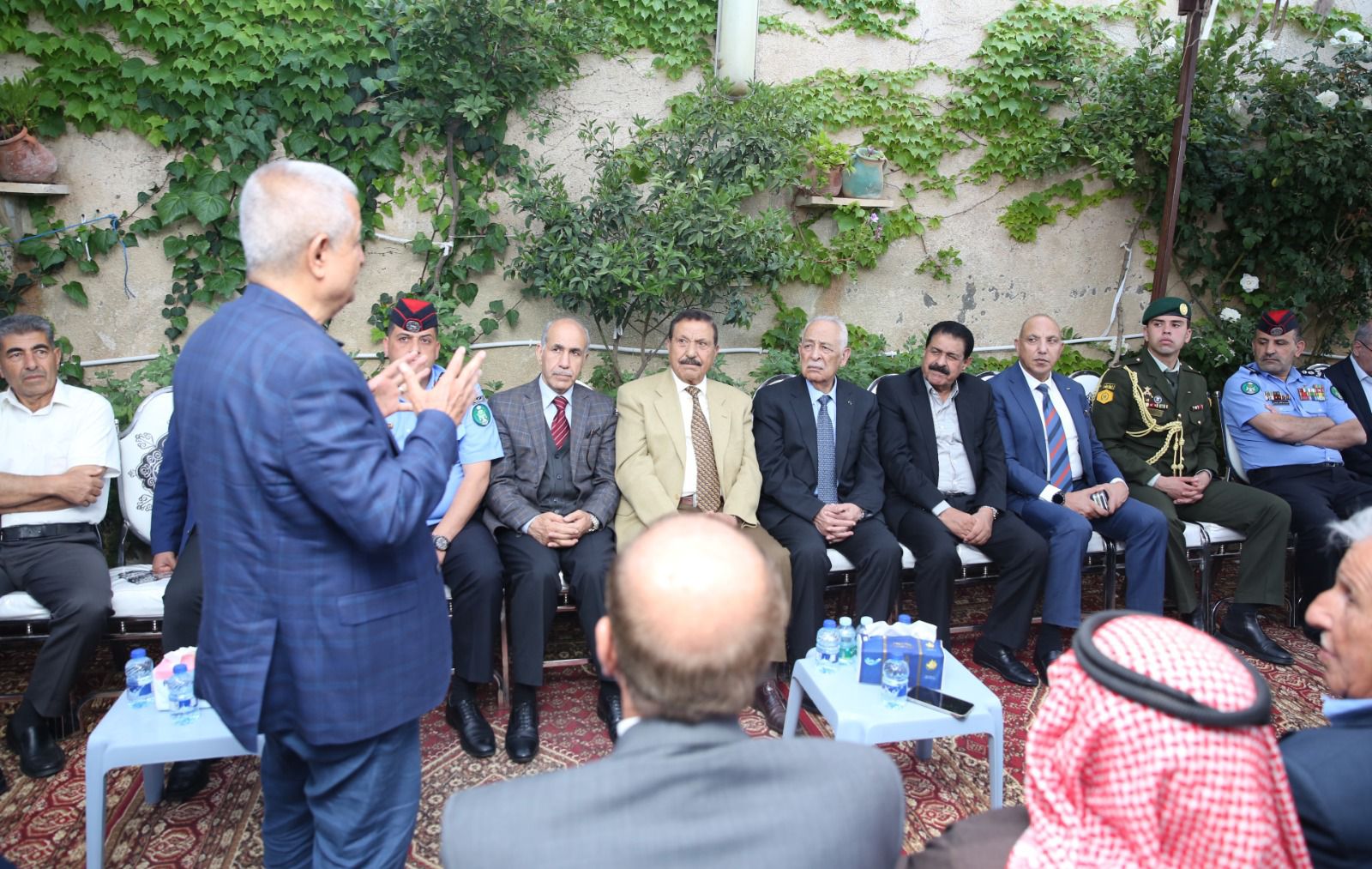 مندوبا عن الملك وولي العهد.. العيسوي يعزي عشيرتي الغزو والزيود/ بني حسن