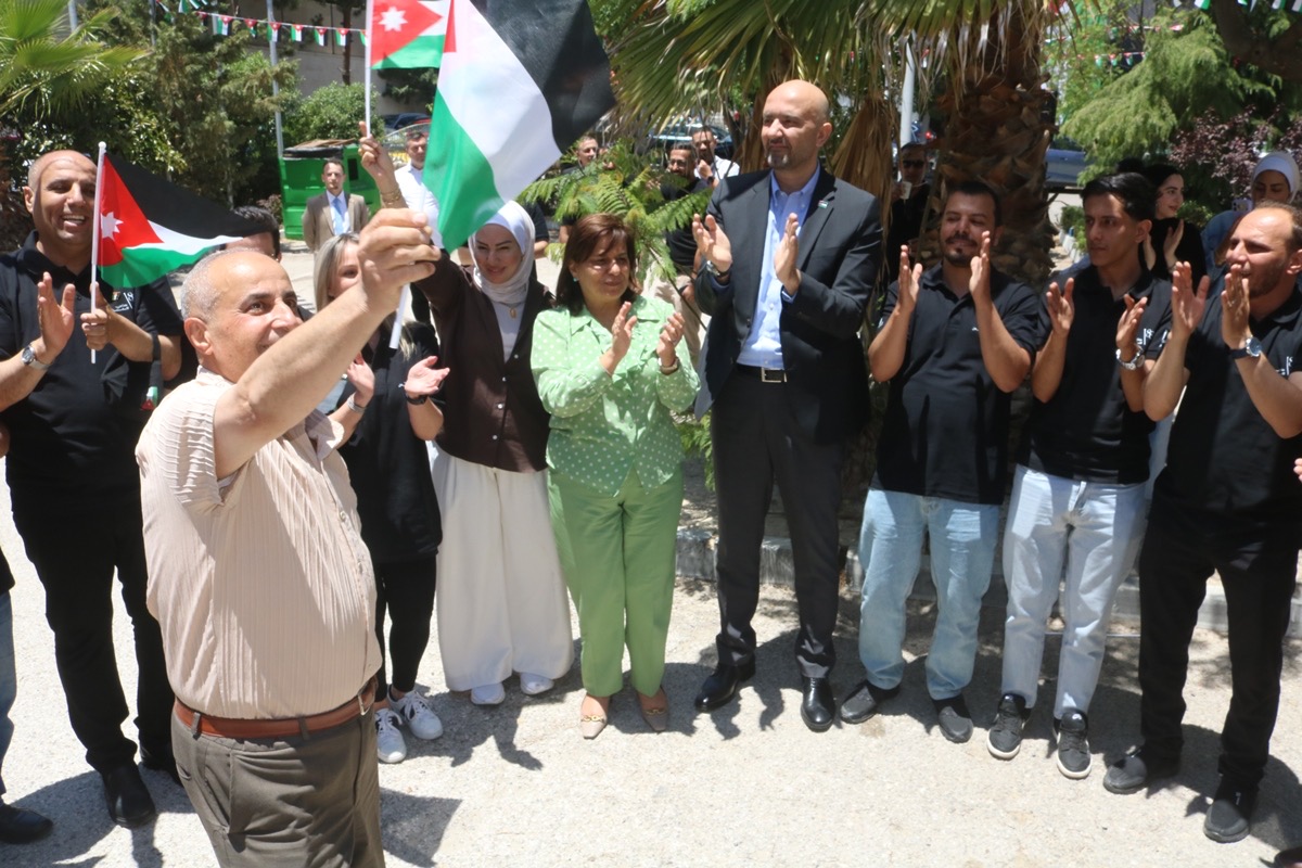 موظفو الأسواق الحرة الأردنية يحتفلون بعيد الاستقلال الـ80