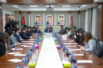“الصحة النيابية” تبحث مع طلبة “البلقاء التطبيقية” تحديات التعليم الطبي وتوصيات تطويره