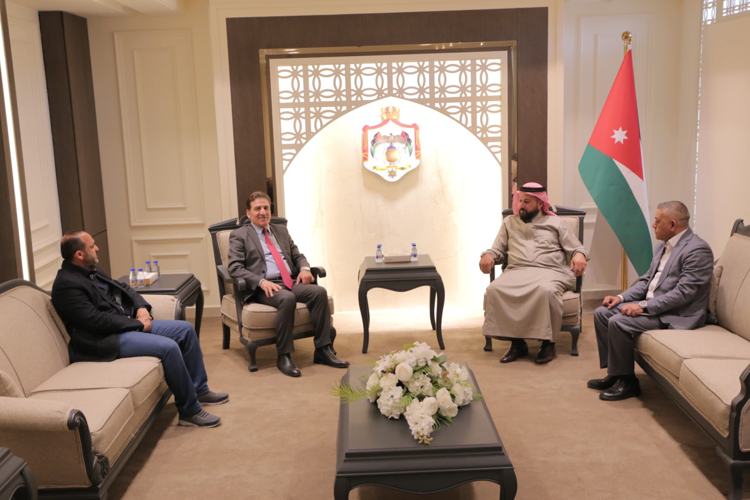 القرالة يبحث مع المستشار الثقافي العراقي تعزيز التعاون التعليمي وزيادة المنح