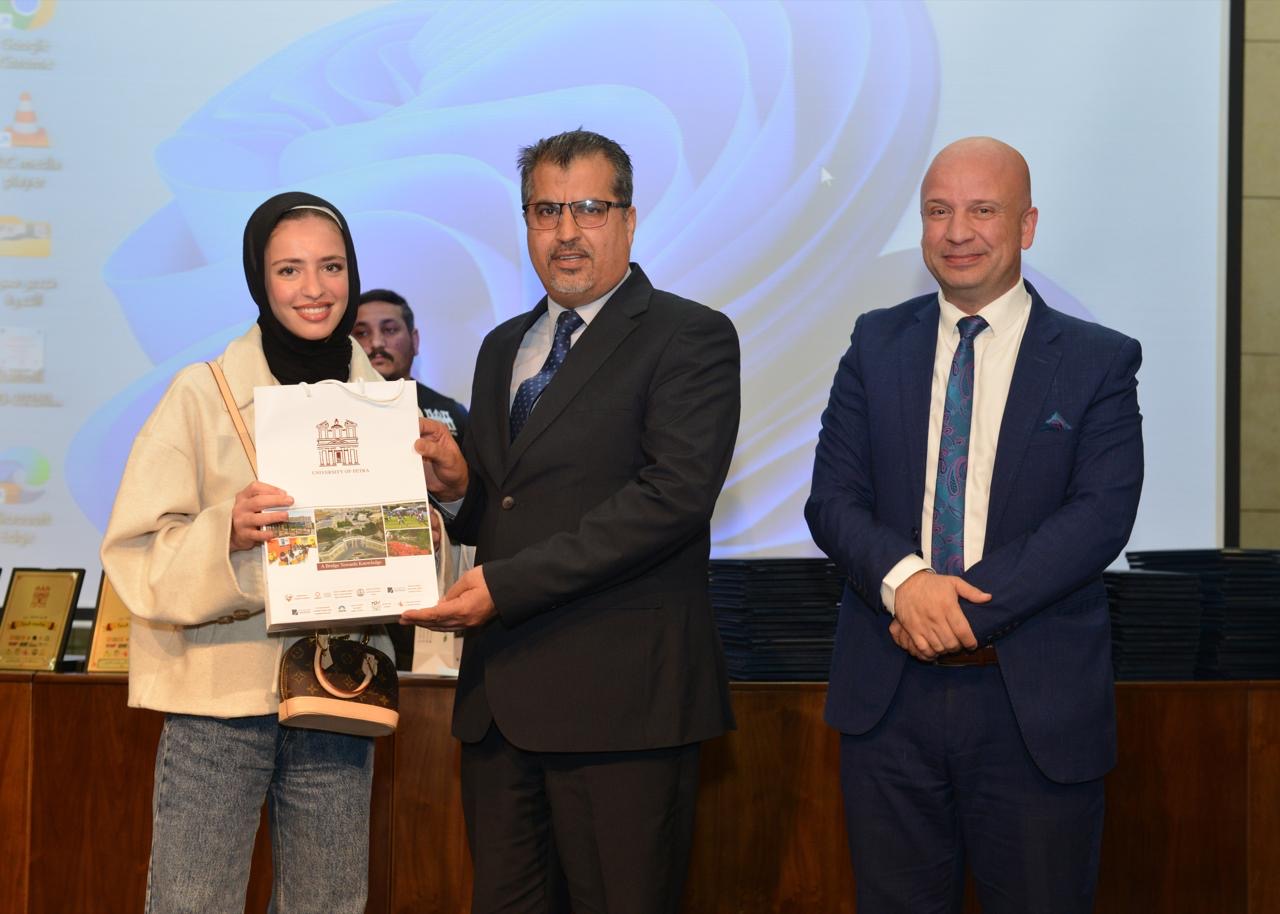 صورة حول : رئيس جامعة البترا يكرّم فريق التايكواندو لحصوله على المركز الأول في البطولة الوطنية رئيس جامعة البترا يكرّم فريق التايكواندو لحصوله على المركز الأول في البطولة الوطنية