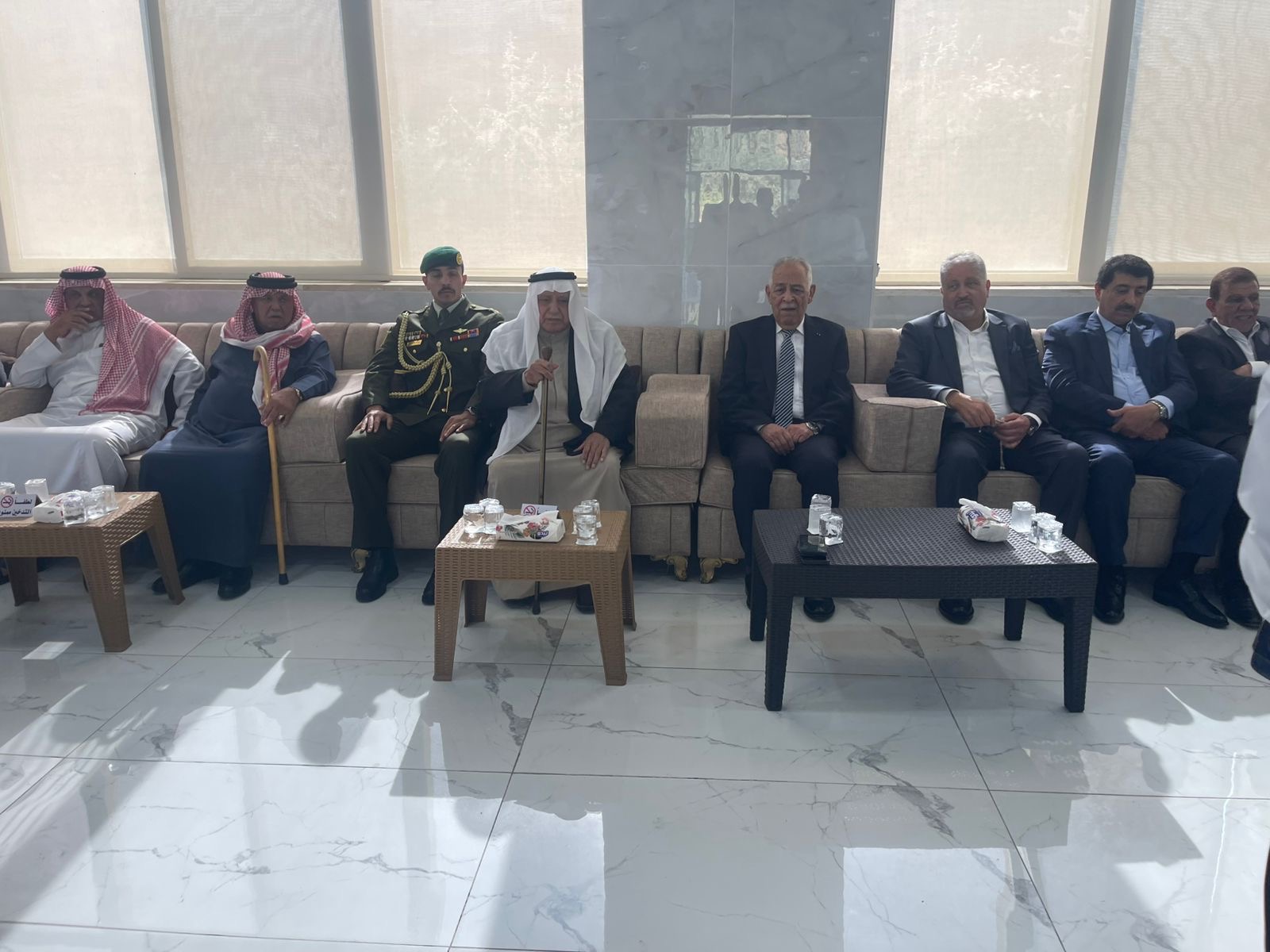 صورة حول : مندوبا عن الملك وولي العهد.. العيسوي يعزي عشيرة المهيرات مندوبا عن الملك وولي العهد.. العيسوي يعزي عشيرة المهيرات