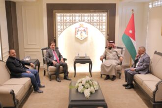 القرالة يبحث مع المستشار الثقافي العراقي تعزيز التعاون التعليمي وزيادة المنح