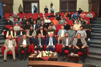 رئيس جامعة البترا يكرّم الطلبة المشاركين في الدورات الرياضية التدريبية