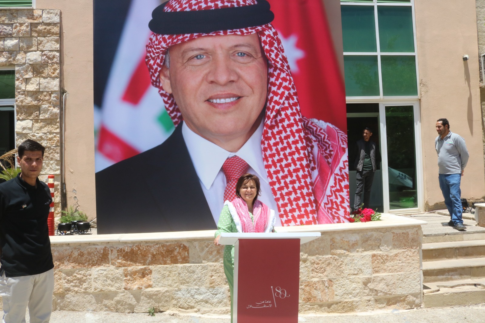 موظفو الأسواق الحرة الأردنية يحتفلون بعيد الاستقلال الـ80
