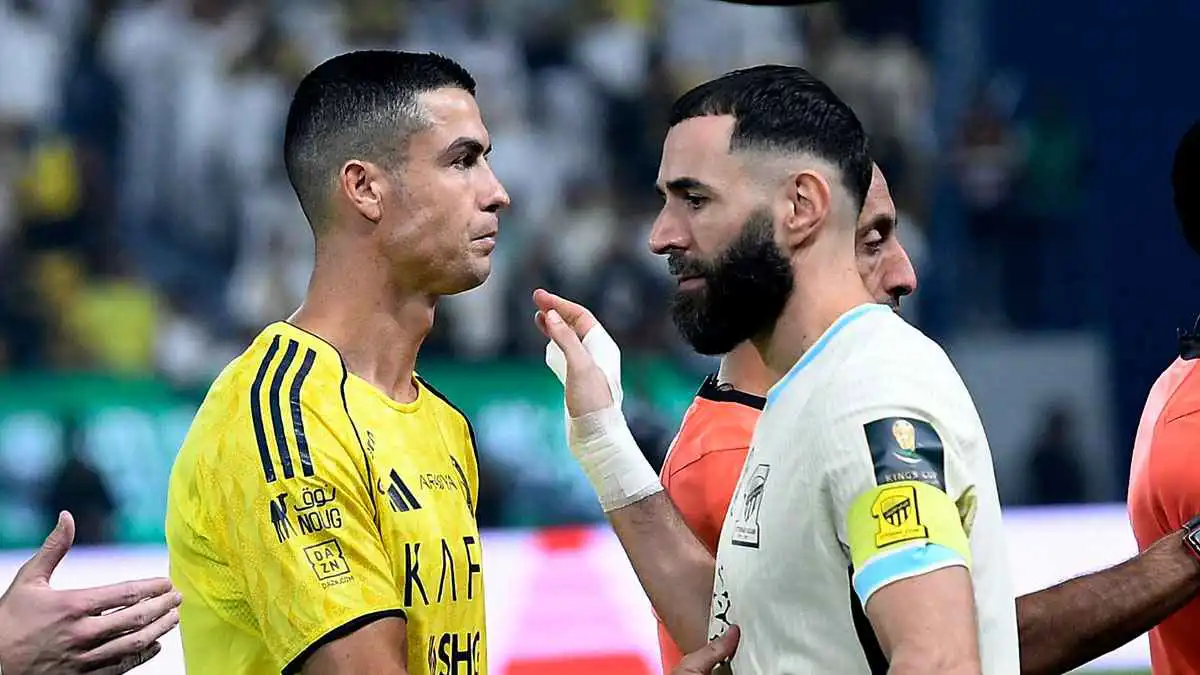 صورة حول : كريستيانو رونالدو يتفاعل مع فيديو بنزيما في الحرم المكي (صور) كريستيانو رونالدو يتفاعل مع فيديو بنزيما في الحرم المكي (صور)