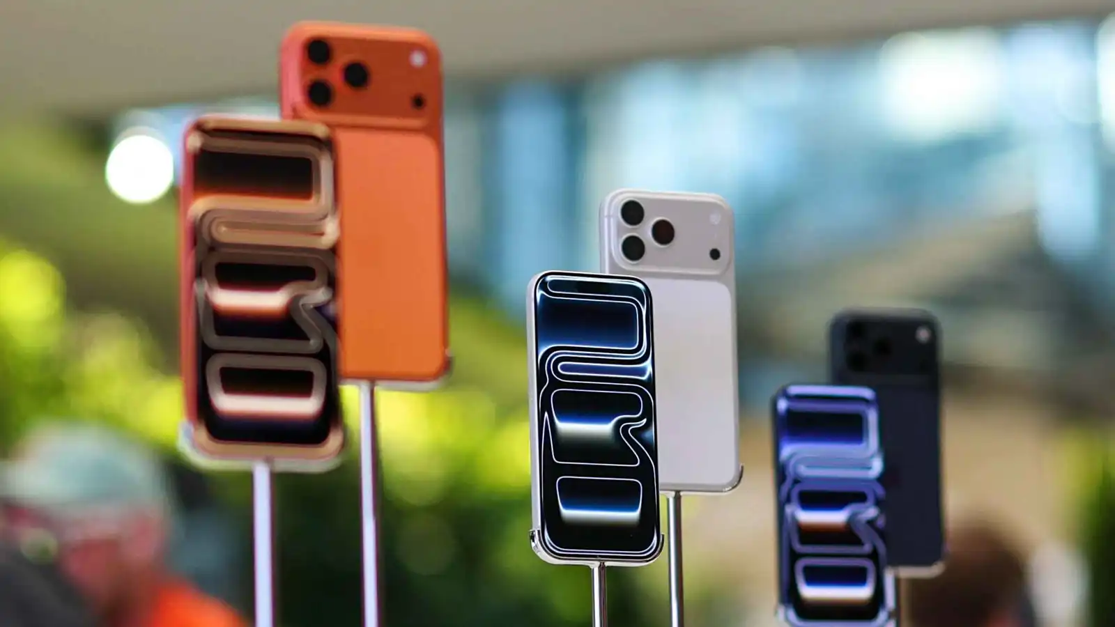 "iOS 26" يثير الجدل.. هل أصبحت الكتابة على آيفون مشكلة؟