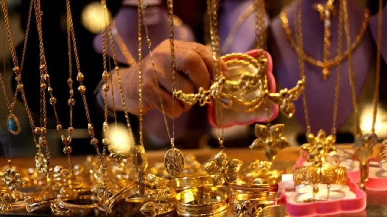 تكريم مواطن أعاد حقيبة تحوي مصاغاً ذهبياً للجهات الأمنية