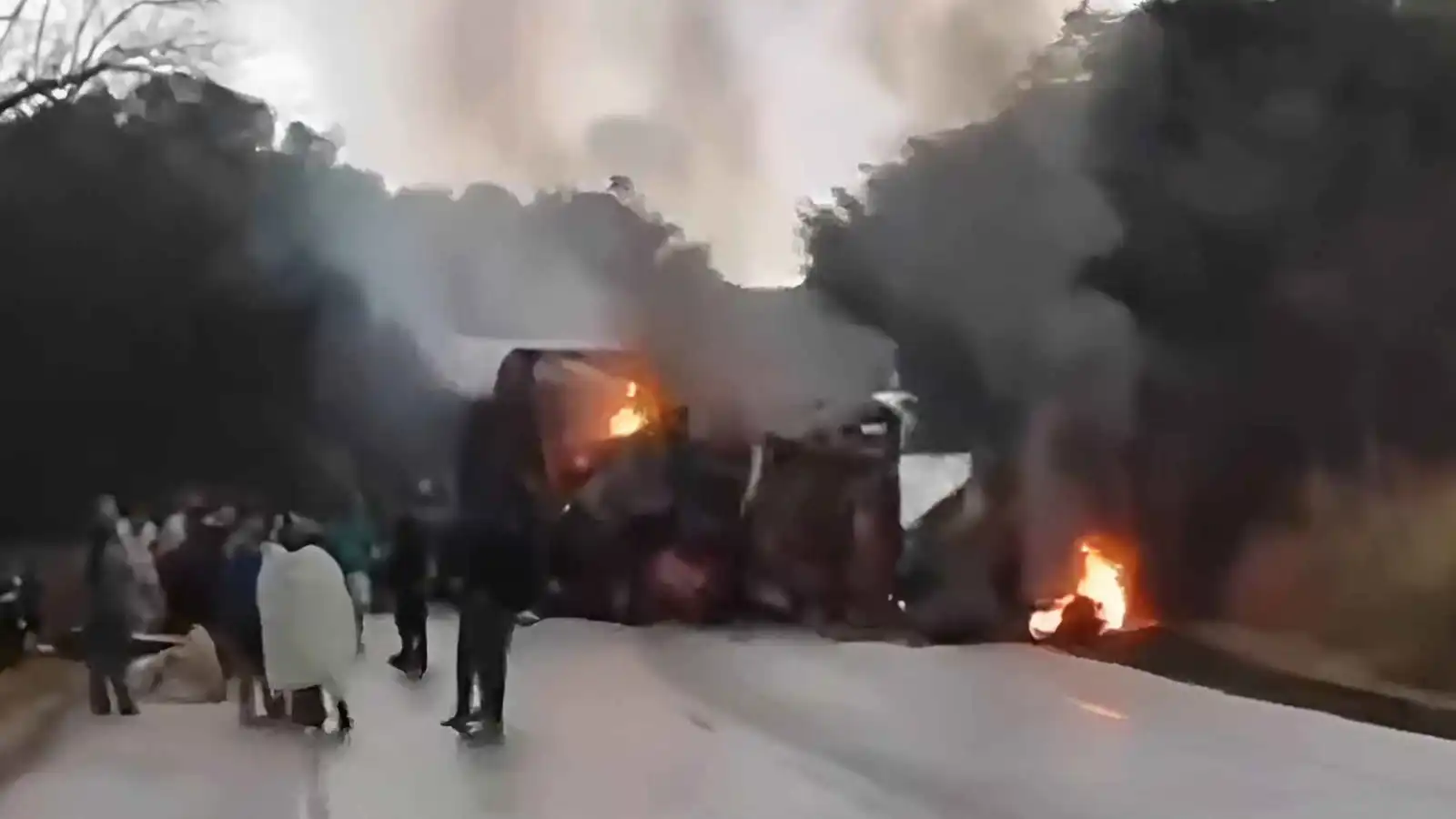 بعد تصادم مروع.. انفجار حافلة يوقع ضحايا في البرازيل (فيديو)