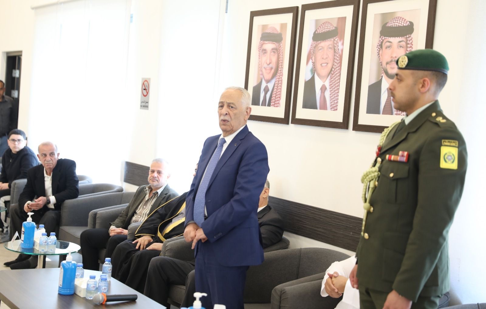 مندوبا عن الملك وولي العهد.. العيسوي يعزي عشيرة حجازي