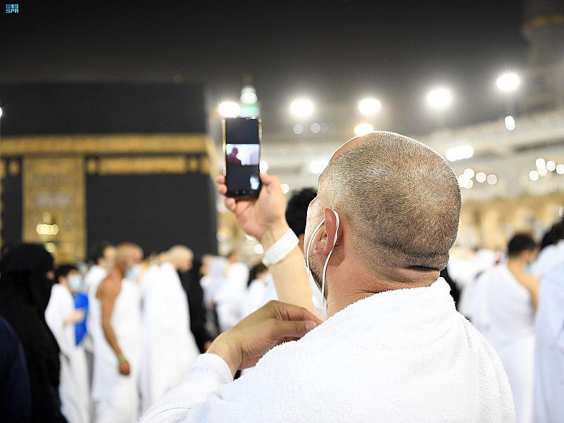 صورة حول : الأزهر يحذر الحجاج المنشغلين بالتصوير في الكعبة: أجركم ناقص الأزهر يحذر الحجاج المنشغلين بالتصوير في الكعبة: أجركم ناقص