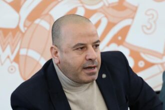 حقيبةٌ وهمية… وعداوةٌ حقيقية