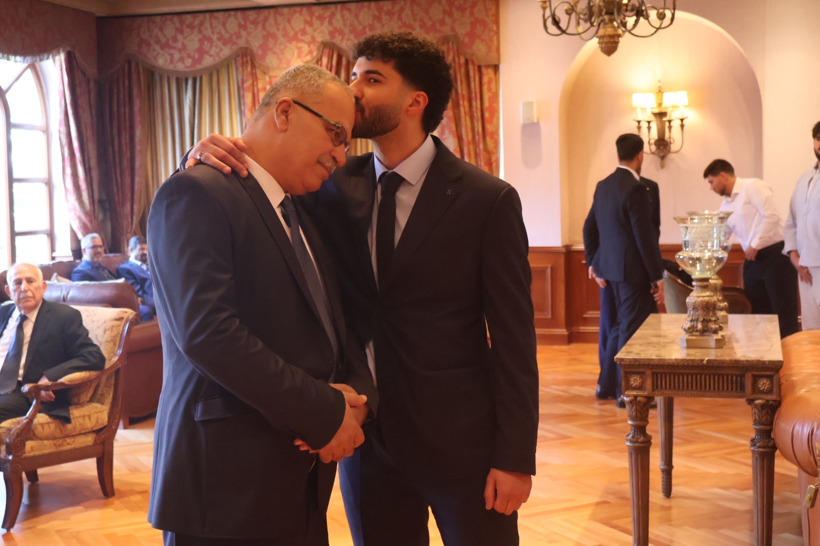 نادي الملك حسين يشهد مصاهرة ونسب بين آل الراميني وآل النعيمي بحضور وجهاء واقرباء واصدقاء العائلتين "شاهد الصور"