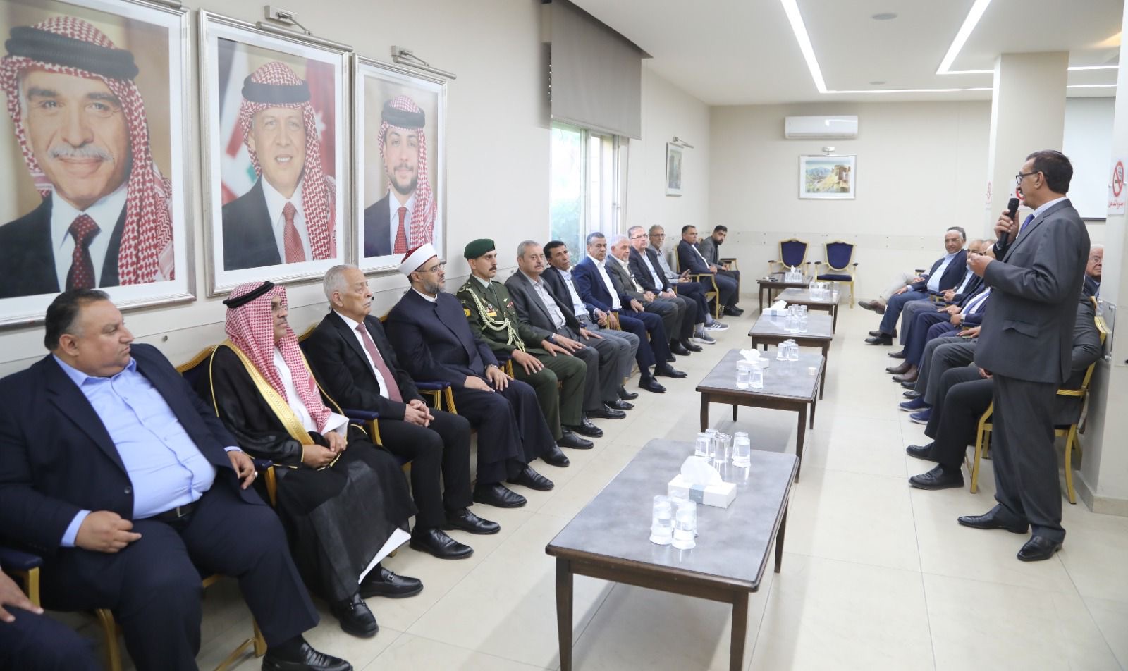 مندوبا عن الملك وولي العهد... العيسوي يعزي عشائر الشطناوي والزيود وأبو شريعة والمجالي والدهيسات