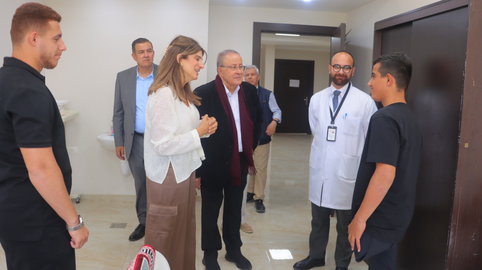 الأميرة دينا مرعد تزور مستشفى الهلال الأحمر