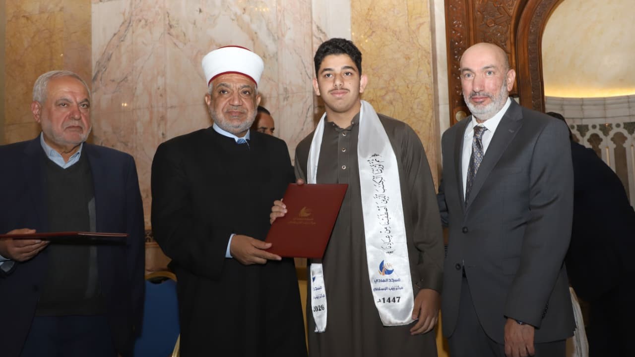 وزير الأوقاف يكرّم كوكبة من حَفَظة القرآن