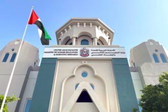 الإمارات: الدراسة عن بعد بجميع المراحل لأربعة أيام