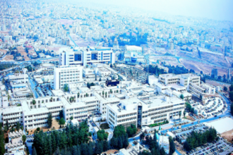 لأول مرة في المملكة... الخدمات الطبية الملكية تجري عملية نوعية بتقنية حديثة باستخدام المنظار