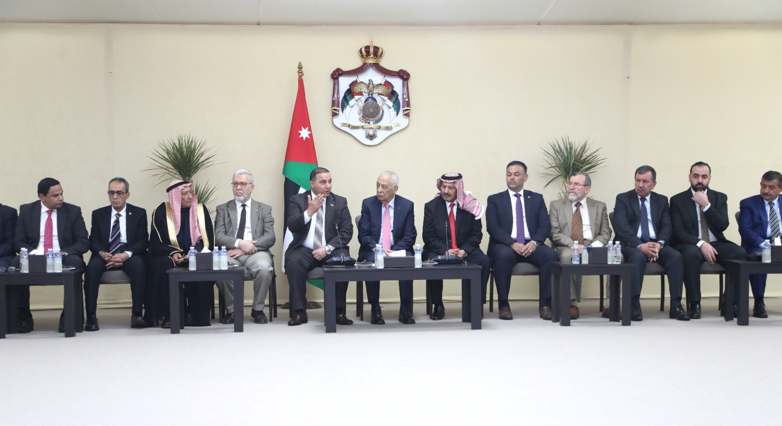بتوجيهات ملكية.. رئيس الديوان الملكي يلتقي 350 شخصية من أبناء وبنات محافظة الزرقاء