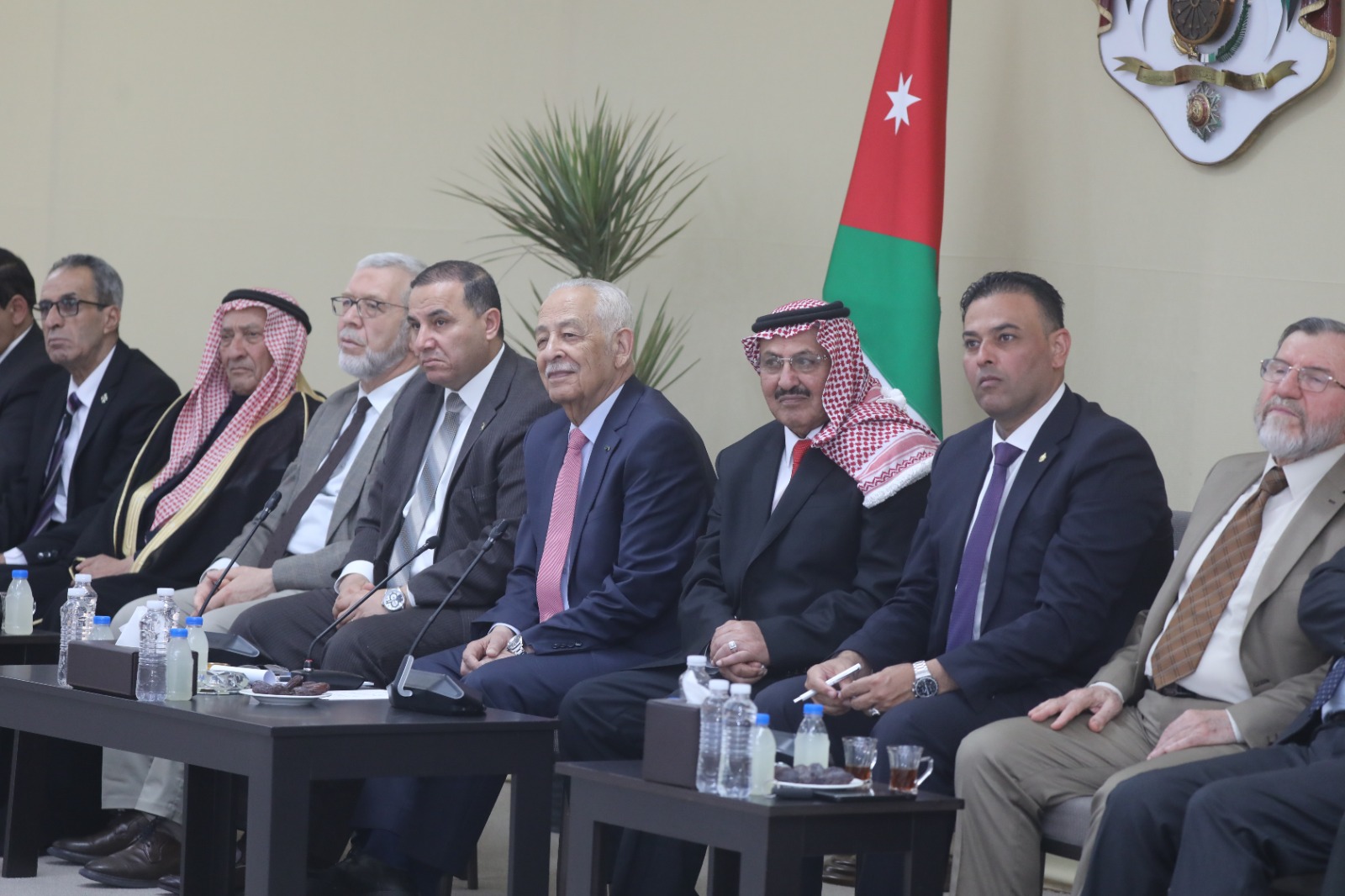 بتوجيهات ملكية.. رئيس الديوان الملكي يلتقي 350 شخصية من أبناء وبنات محافظة الزرقاء