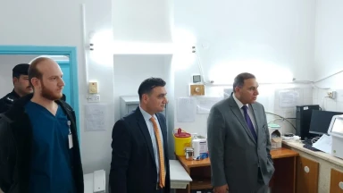 محافظ الزرقاء يتفقد عددا من المراكز الصحية