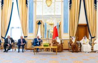 ولي عهد البحرين يلتقي رئيس مجلس الأعيان
