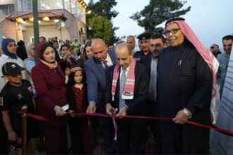 وزير الإدارة المحلية يفتتح سوق المعراض الريفي الأول في جرش