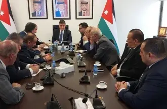 بحث تطوير إجراءات الشحن والتخليص في العقبة