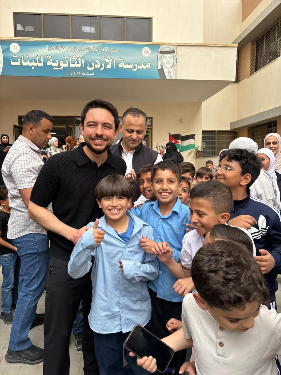 ولي العهد يتابع ميدانياً العملية التعليمية في مدارس العقبة الشمالية