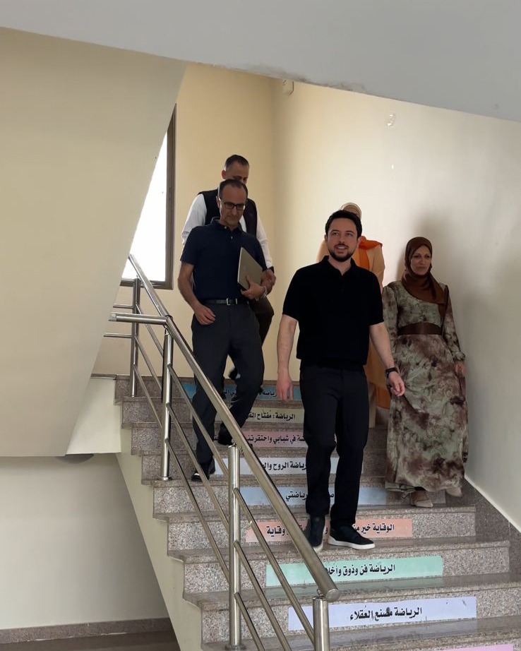 ولي العهد يتابع ميدانياً العملية التعليمية في مدارس العقبة الشمالية