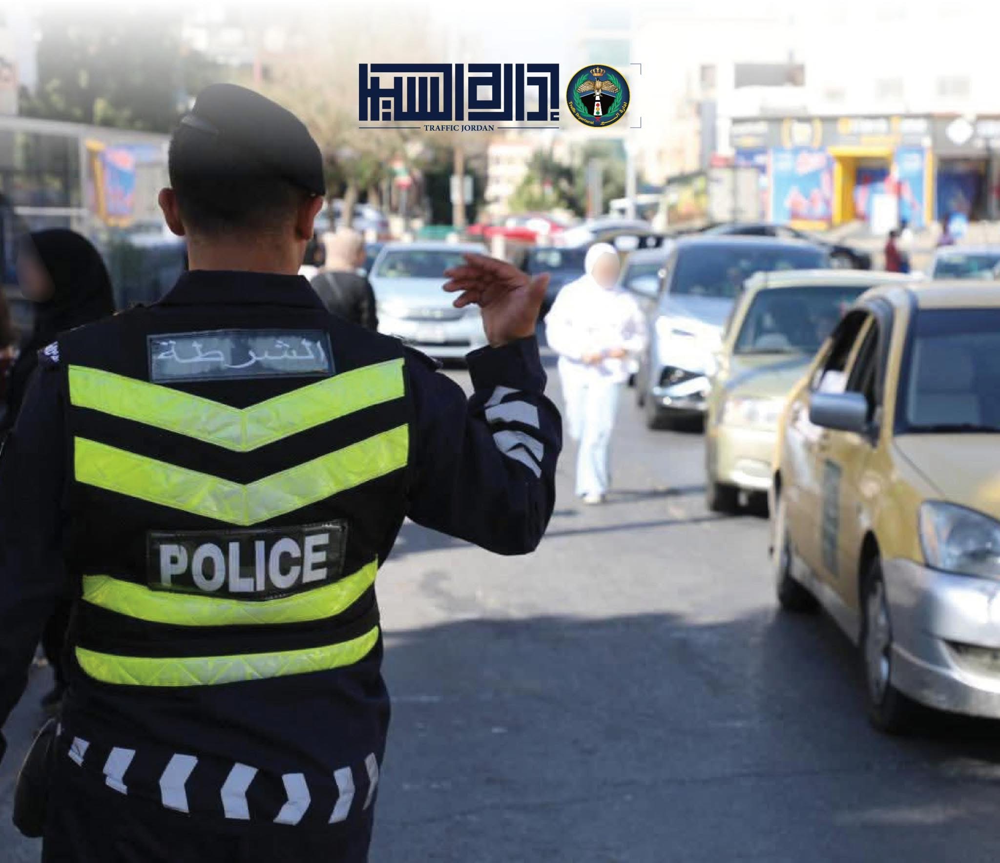 صورة حول : رقيب سير ينقذ حياة شابة بعد تعرّضها لحالة مرضية، ويقود مركبتها ويوصلها لأقرب مستشفى رقيب سير ينقذ حياة شابة بعد تعرّضها لحالة مرضية، ويقود مركبتها ويوصلها لأقرب مستشفى