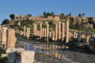 وزارة السياحة والآثار تنظم فعاليات ترفيهية في أم قيس الأثرية