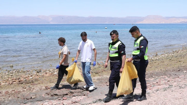 صورة حول : العوران يؤكد مواصلة الحملة البيئية التوعوية في العقبة العوران يؤكد مواصلة الحملة البيئية التوعوية في العقبة