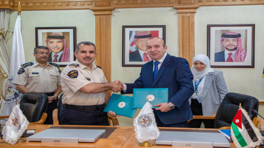 البنك المركزي والجمارك يوقعان اتفاقية لتعزيز الدفع الإلكتروني الحكومي