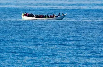 غرق قارب مهاجرين قبالة ماليزيا وفقدان 14 شخصاً