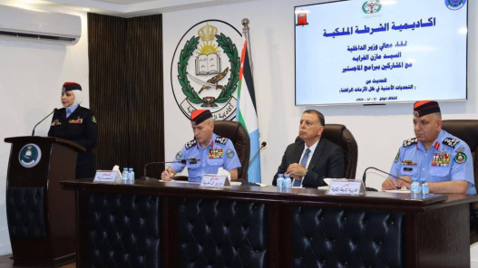لقاء حواري بين الفراية وطلبة أكاديمية الشرطة حول التطورات الأمنية