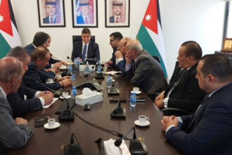 وزارة النقل تبحث تسريع إجراءات الشحن والتخليص في ميناء العقبة