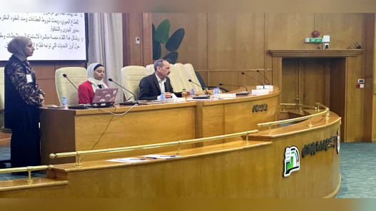 الأشغال تبحث تطوير استثمار اللوحات الإعلانية على الطرق مع القطاع الخاص