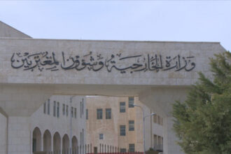الصفدي ونظيره القطري يبحثان جهود تثبيت وقف التصعيد الإقليمي