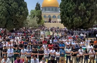 70 ألف مصل يؤدون صلاة الجمعة في المسجد الأقصى