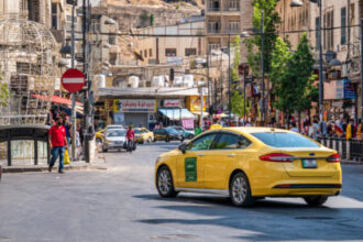 إقرار تعديلات لتنظيم مركبات النقل العام وتحفيز استخدام السيارات الحديثة