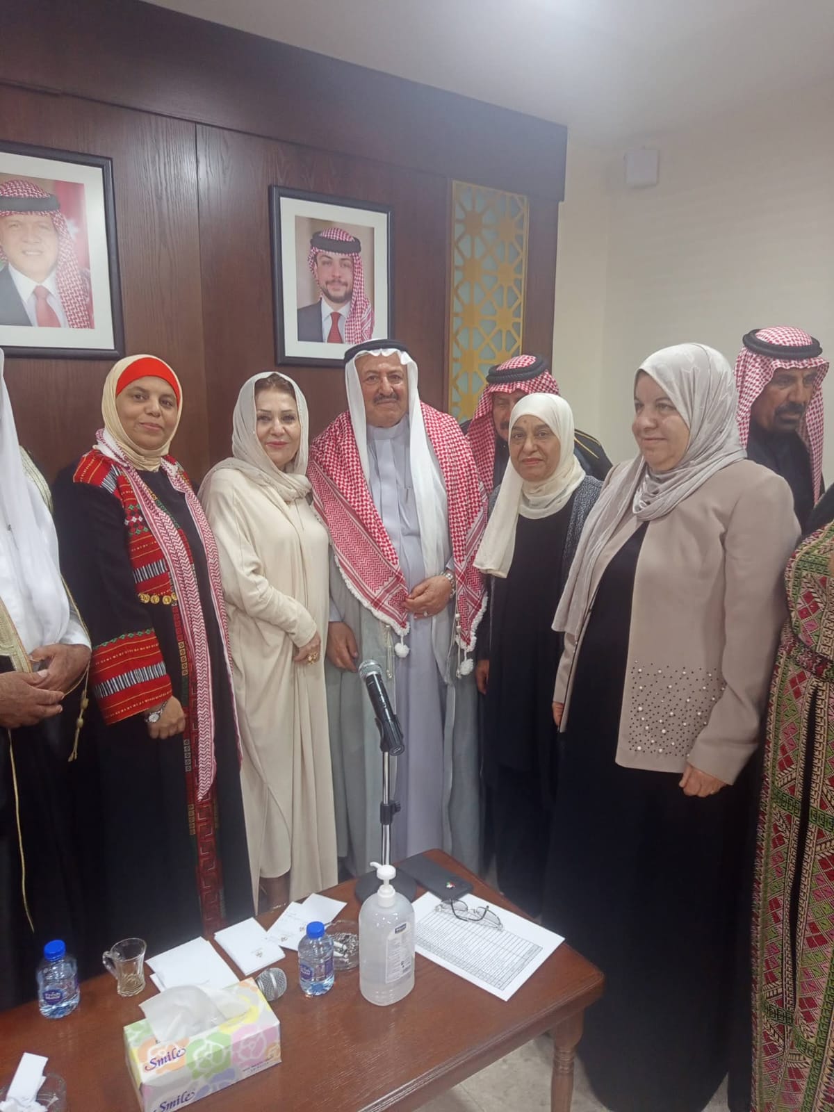 النائب الأسبق الخوالدة على رأس وفد في مستشارية العشائر