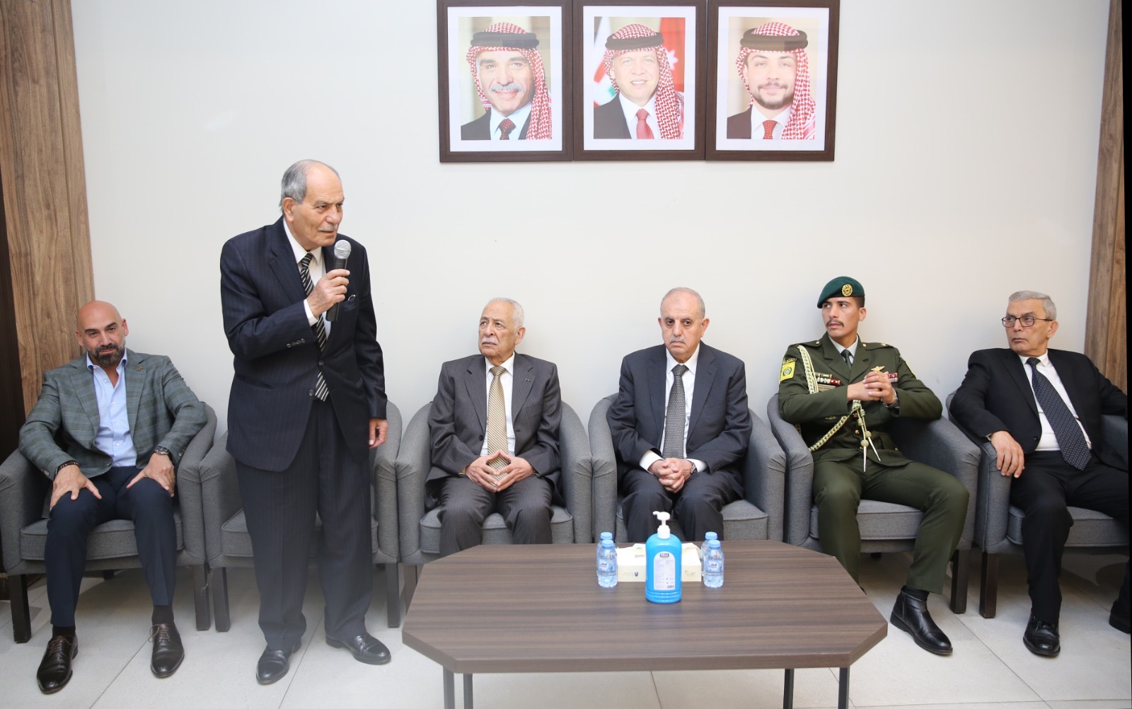 مندوبا عن الملك وولي العهد.. العيسوي يعزي أيوب والعربيات وباتر وكنعان ولوكاشة