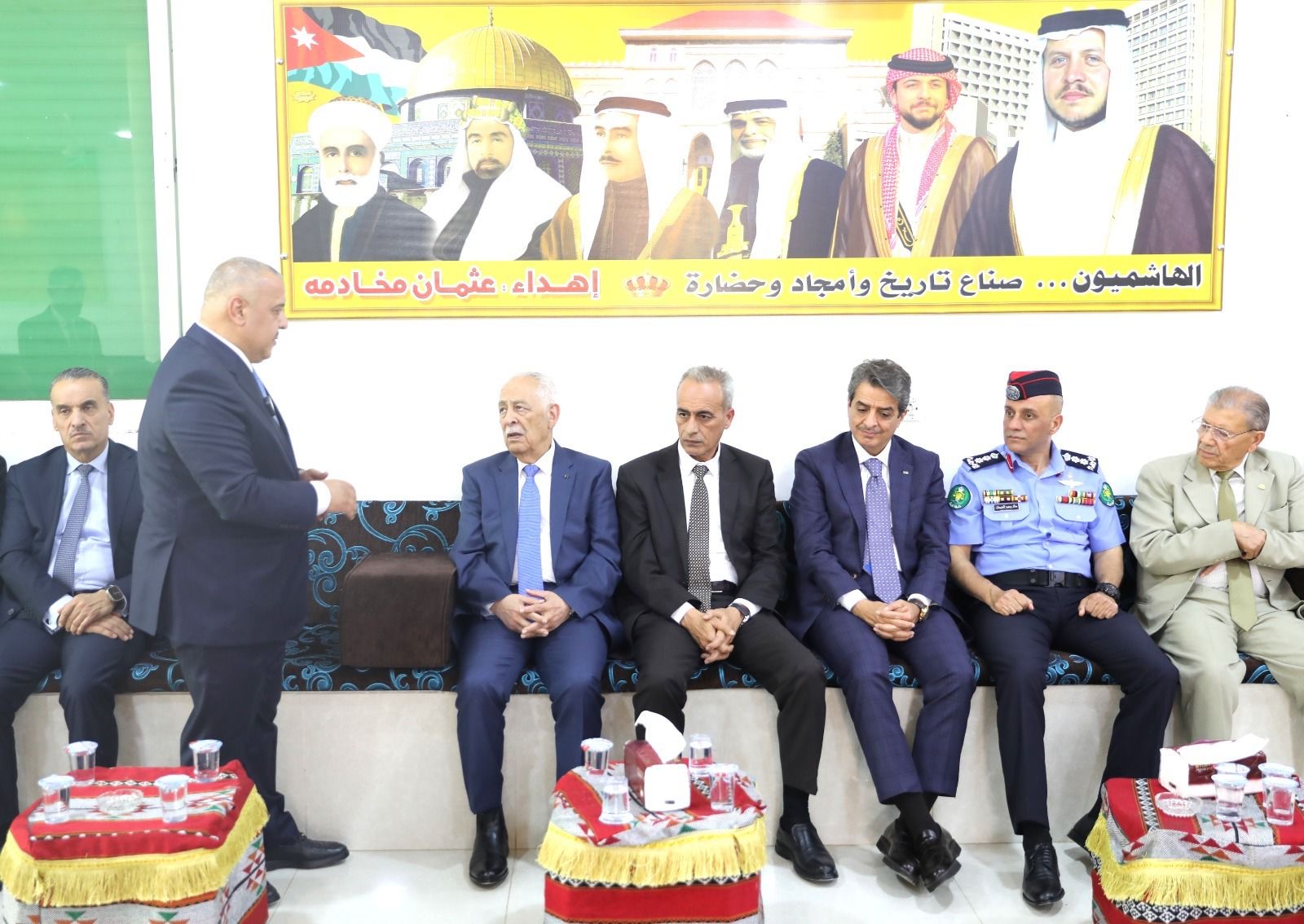 صورة حول : مندوبا عن الملك وولي العهد... العيسوي يعزي عشائر المخادمة وبني فواز والسلايطة والفايز والزبن مندوبا عن الملك وولي العهد... العيسوي يعزي عشائر المخادمة وبني فواز والسلايطة والفايز والزبن