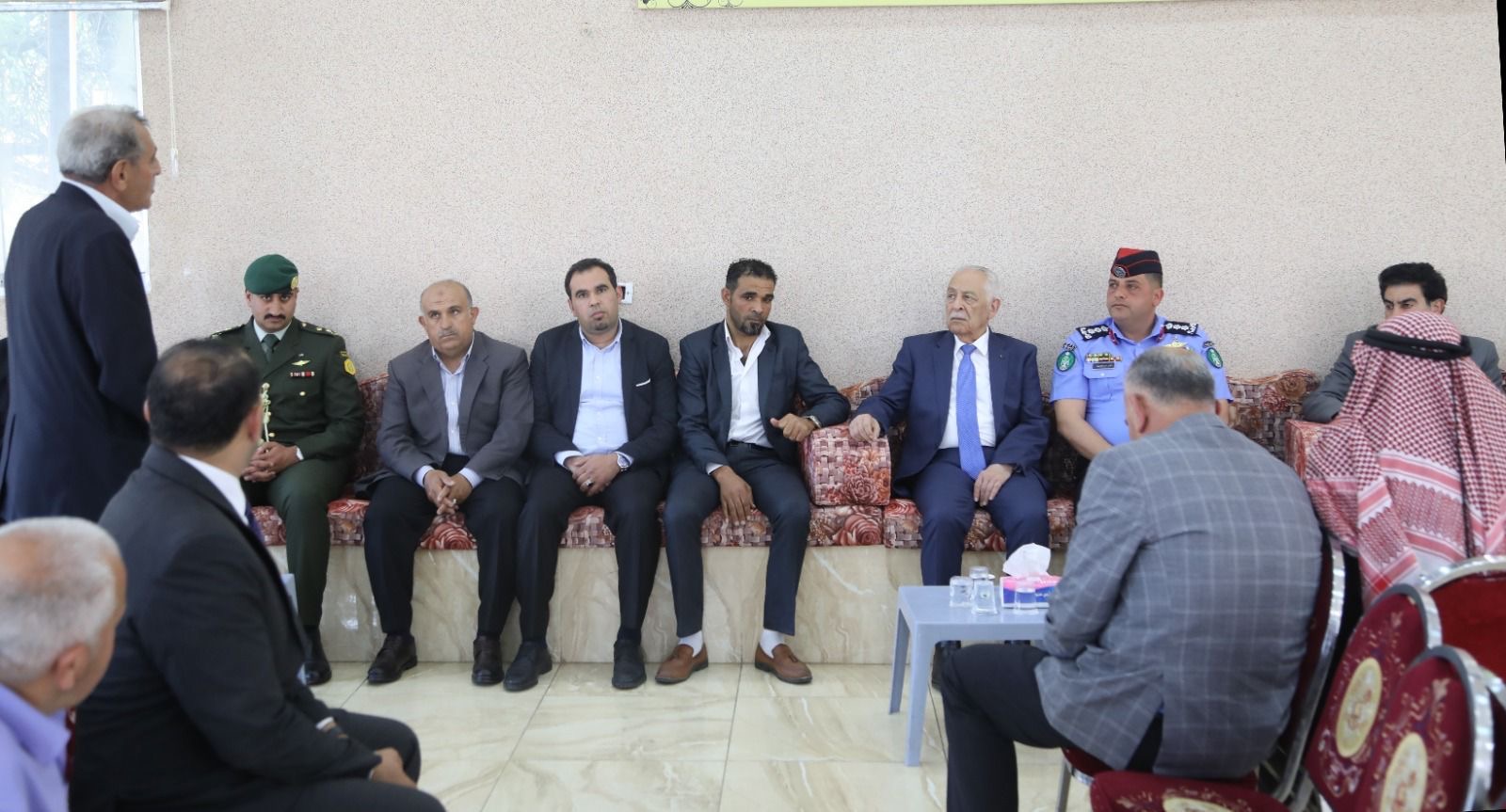 مندوبا عن الملك وولي العهد... العيسوي يعزي عشائر المخادمة وبني فواز والسلايطة والفايز والزبن