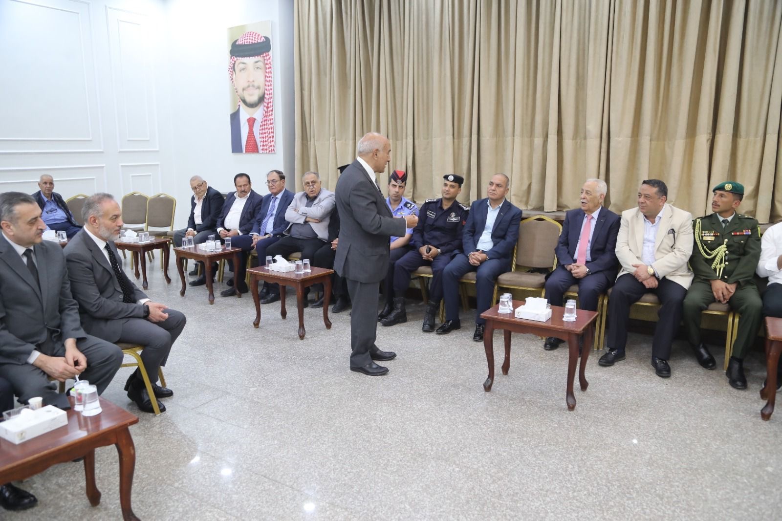 مندوبا عن الملك وولي العهد... العيسوي يعزي المراحلة والدعجة وأبو دية والسلمان وأبو عون والزعبي