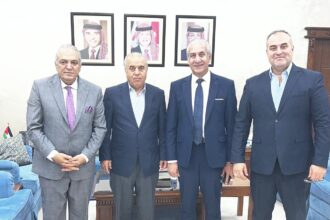 محافظة يلتقي نقيب وأعضاء نقابة الفنانين لبحث تطوير التعليم الفني